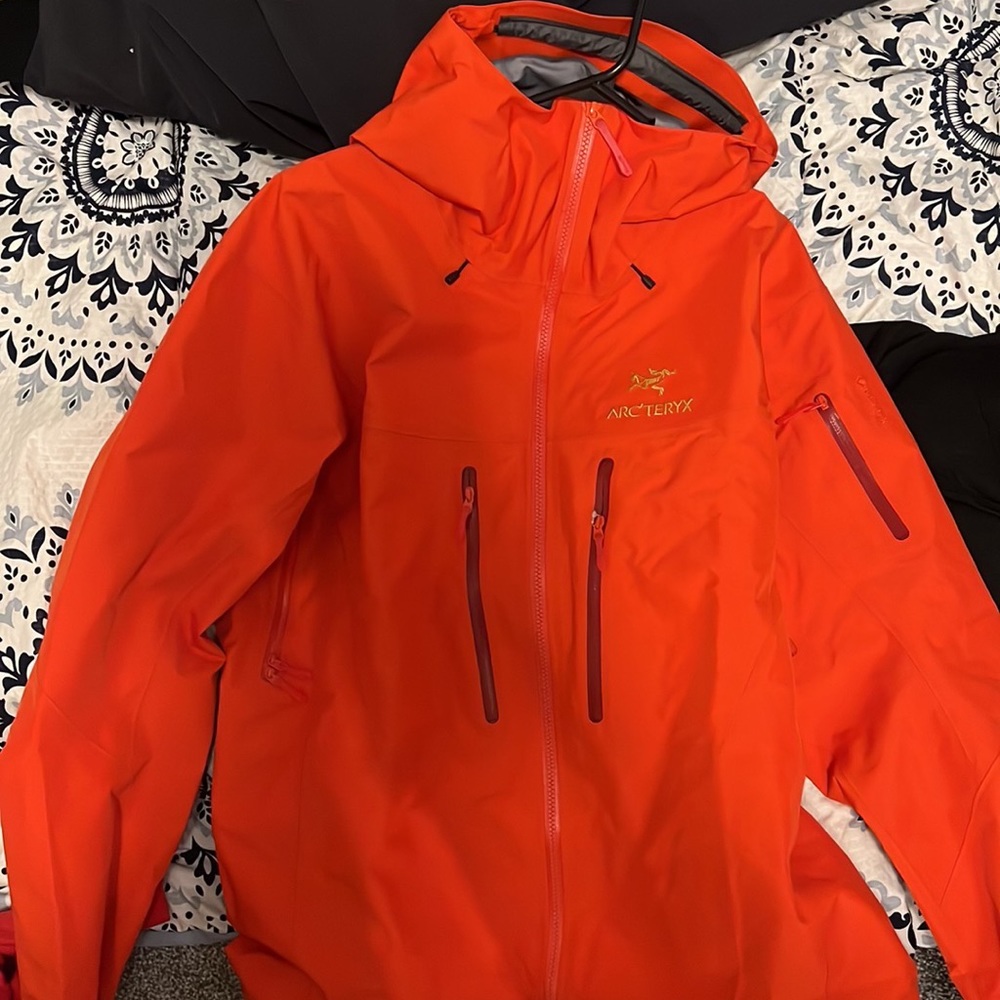 Arcteryx alpha SV dynasty with 24k Large
